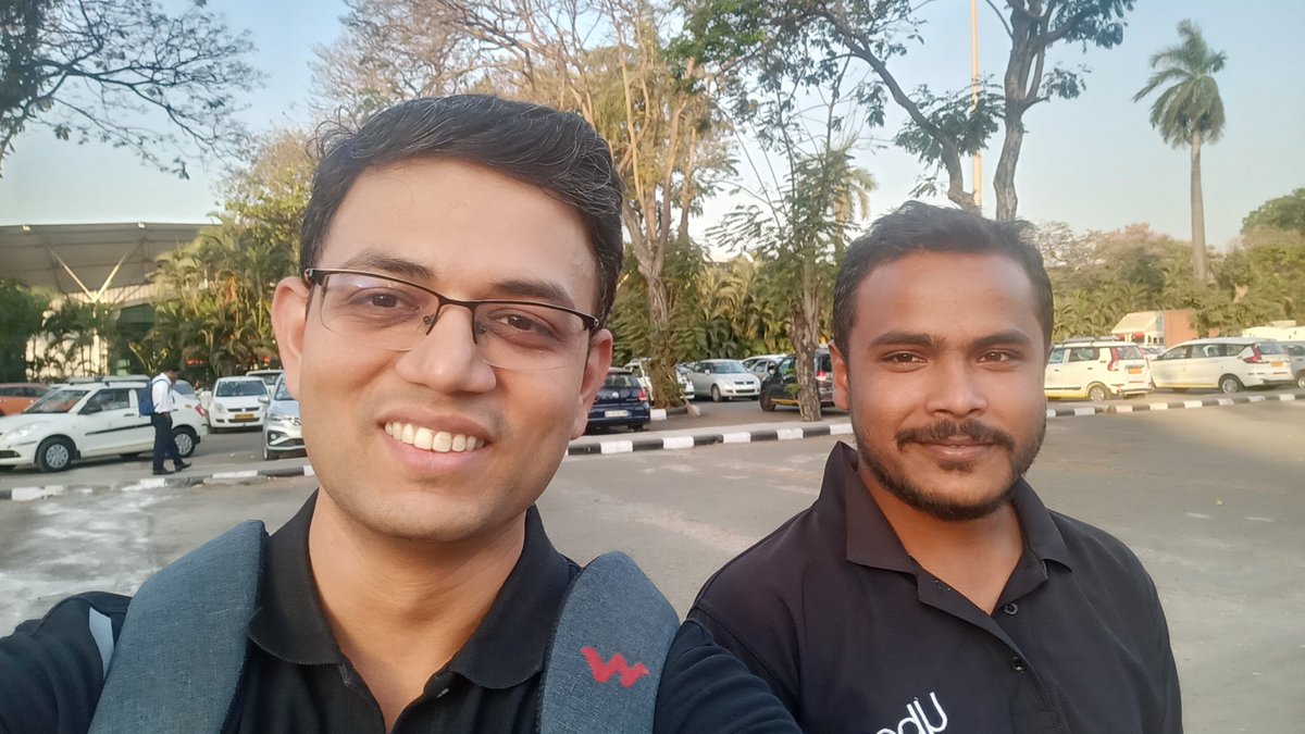 swarnim_sa's tweet photo. @Uber_India A big shout-out to Mr. Anis Ahmad who operates out of Uber pick-up point at T-1, Mumbai. He helped me by recovering my mobile after I had forgotten it inside a cab. Managing an anxious customer, he very deftly handled the situation. We need more people like him. https://t.co/Ew68b9FZ1t