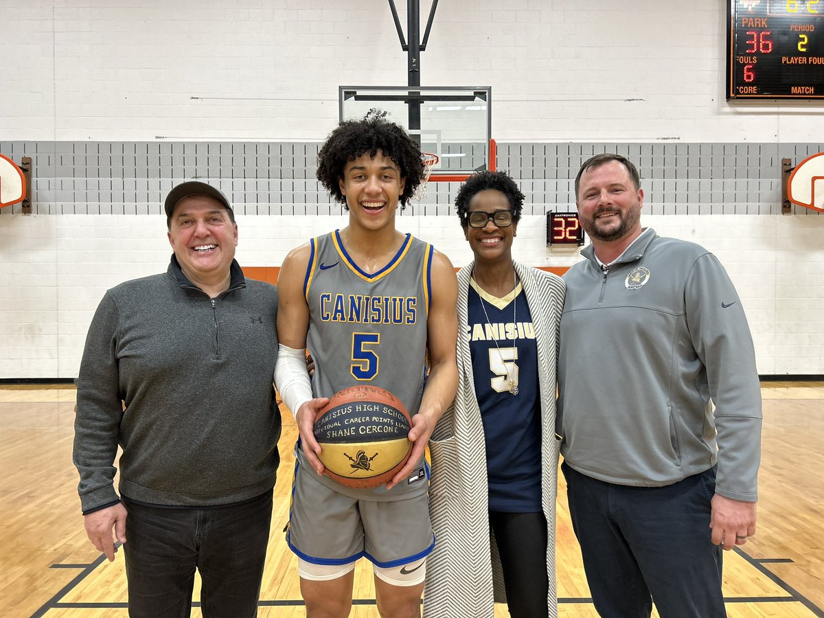 Shane Cercone is now the all-time leading scorer at Canisius HS!! With his 31st point tonight, Shane surpassed Crusader legend Brian Keenan ‘99 who held the record with 1,522 points.

Congratulations Shane!

<a href="/Shanecercone/">Shane Cercone</a> @BKeenan_12 <a href="/centercourt42/">🏀centercourt🏀</a> <a href="/CanisiusHS/">Canisius High School</a> <a href="/ClevisMurray/">Clevis Murray</a>