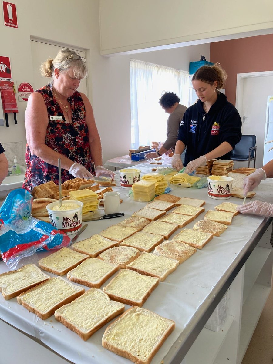 Esperance Bay &amp; Districts CWA and Esperance CWA joined together with <a href="/EatUpAustralia/">Eat Up</a> to help feed hungry kids that don't get school lunches. Well done everyone concerned and what a great partnership moving forward into the future.
#cwaofwa #community