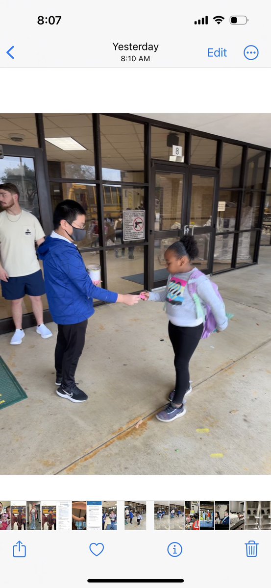 Our wonderful student ambassadors @BangElementary greeted fellow students at arrival and passed out encouraging notes to start our day off with some extra kindness! Way to go Bang bears🐻 🐻 #KindnessMatters #schoolcounseling