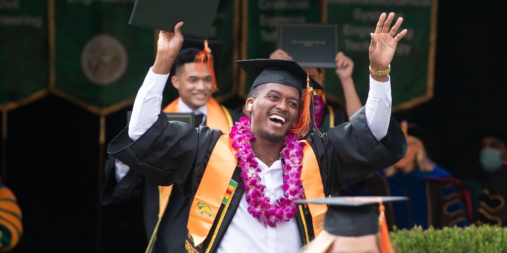 calpolypomona's tweet photo. Some important commencement announcements for the #Classof2023! 💚🎓💛

🔹 March 23 is the 1st day grads can RSVP to walk AND claim up to 8 tickets for guests.

🔹 New this year, commencement will be Monday, May 22 - Wednesday, May 24.
 
More: https://t.co/vqEWmd4GVQ
#CPPgrad https://t.co/GDsnRWEGfk