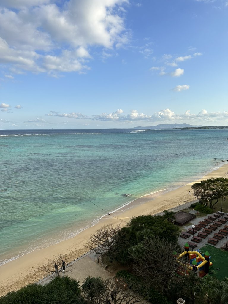 Great view and nice weather Okinawa. Lions spring camp 2023. 💪🏽💙#success