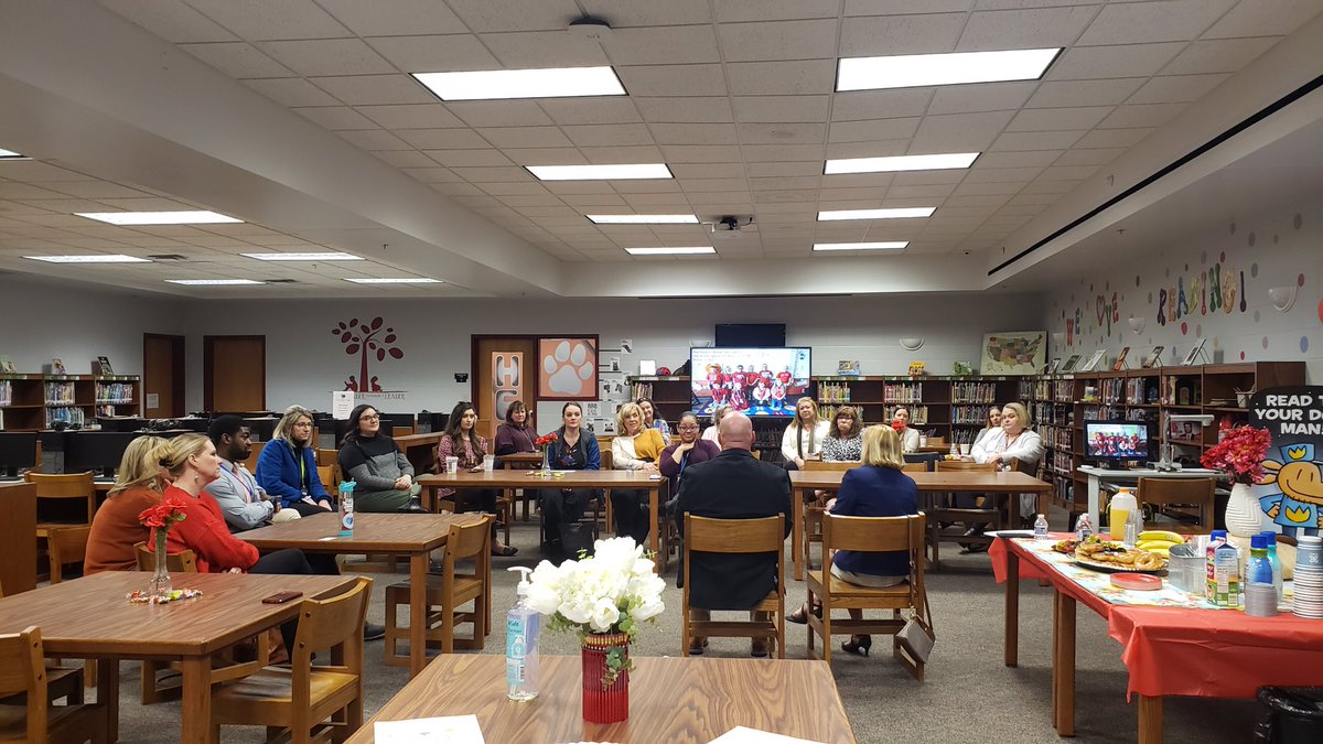 HCSfrysc_rn4kid's tweet photo. HCS FRYSC’s enjoyed sharing time with KY State Reps N. Tate &amp; S Bratcher recently to share about FRYSC programming and services for students and families. Great to have LaRue and Grayson Co FRYSC’s join us as well! #HCSStrongerTogether https://t.co/53SBP19xwp