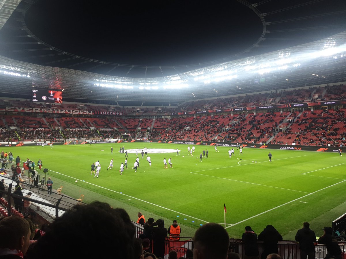 guigokhan's tweet photo. En place pour la reprise européenne  🔴⚪❤ https://t.co/Ifkv2sVH77