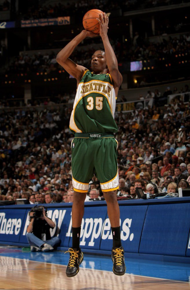 ThatGuyBR4NDON's tweet photo. A 6'9" forward out of Texas, number 35. Kevin Durant! #GoSonics #BringEmBack https://t.co/R95nPkljjJ