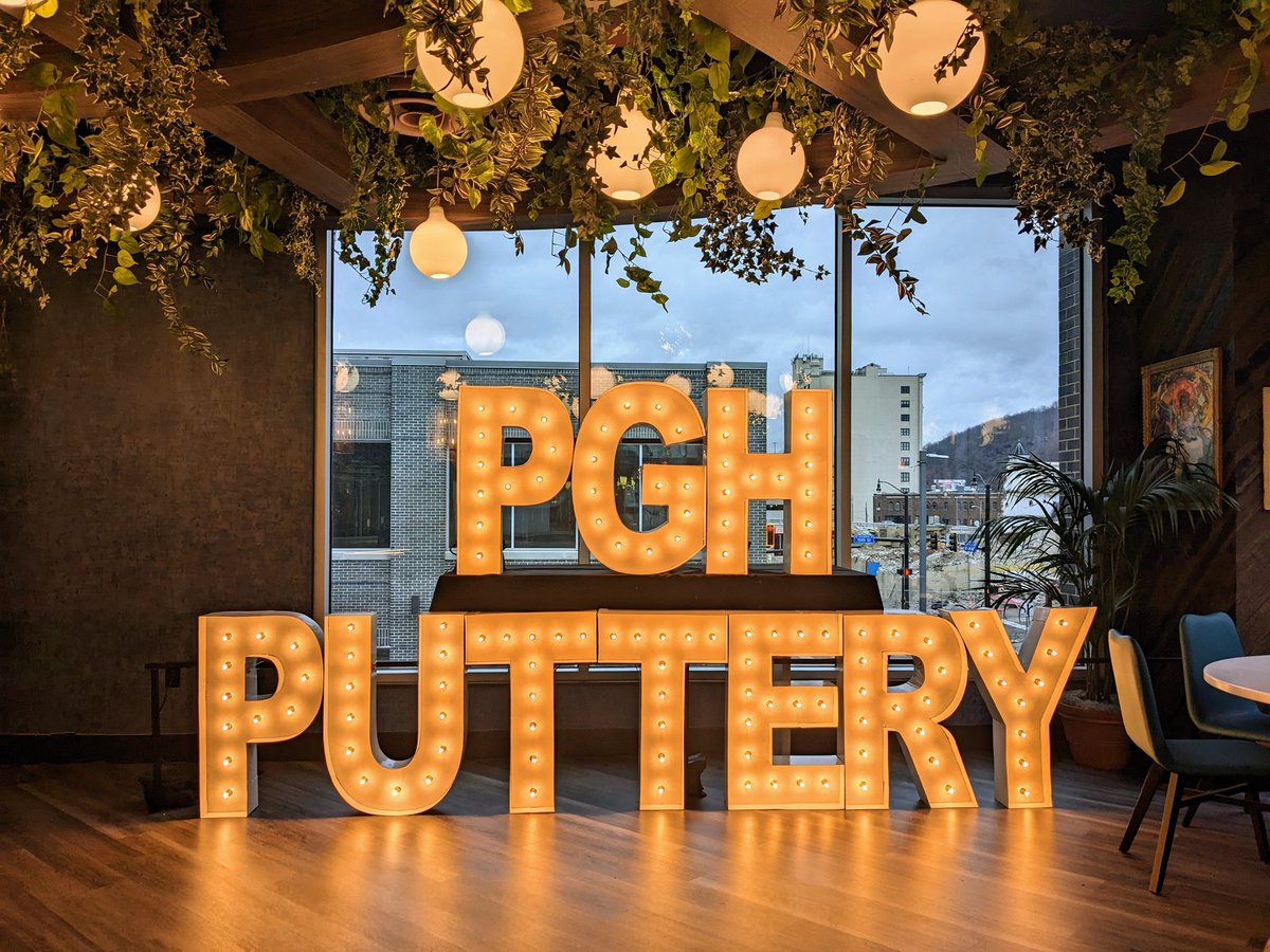 HotelLisa's tweet image. We are open tonight! 
Grand Opening tomorrow at 4pm. ⭐🍸🍔🍕🍻⛳🏌️‍♂️

#PutteryPgh #Pittsburgh #MiniGolf #CraftCocktails #ScratchKitchen #TeamBuilding