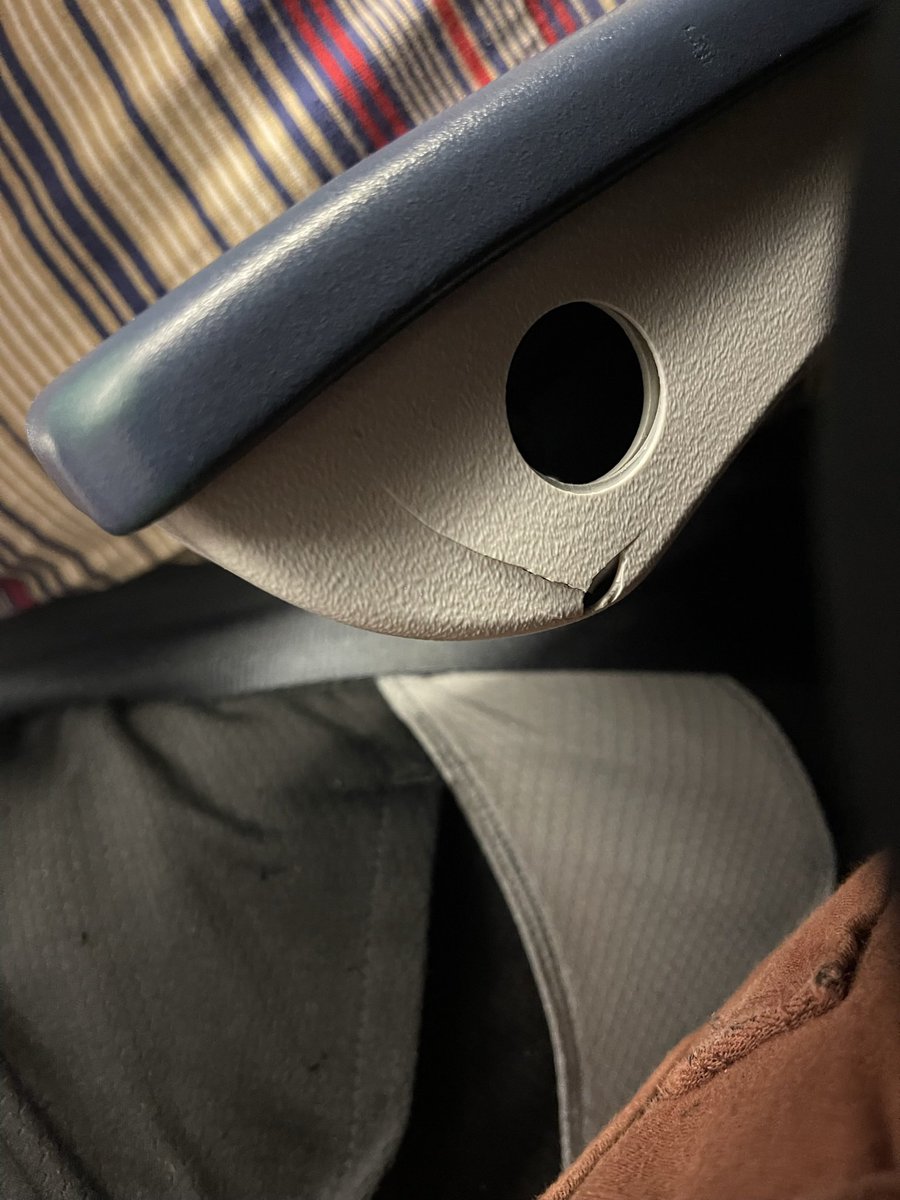 mikefoden's tweet photo. Flew @airasia overnight from KL back to Melbourne and couldn’t kick back the chair because the button was missing! 😢 Not sure if I will #FlyAirAsia next time, overnight flights where you can’t sleep is my new pet hate! https://t.co/V0CY8ofOKg