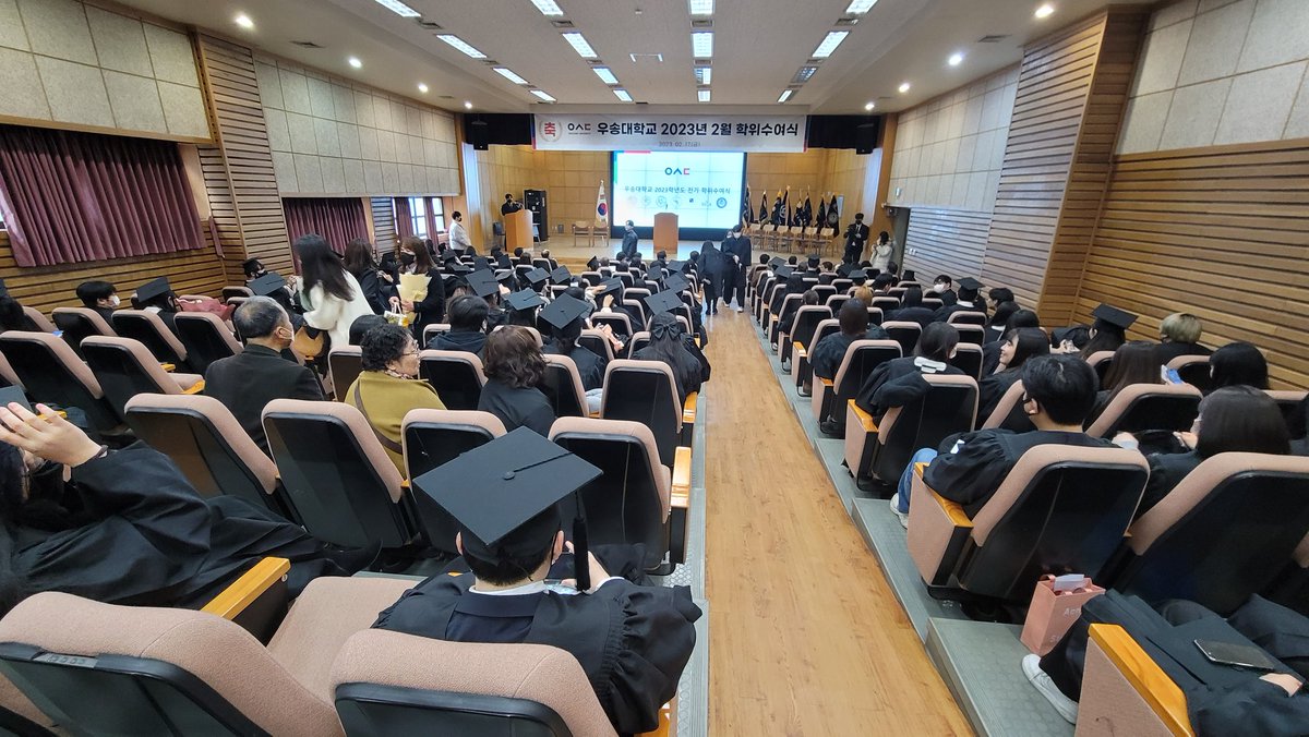 GlobalWoosong's tweet photo. #GraduationDay
Congratulations to all that are graduating today~

@GlobalWoosong #congratulations https://t.co/fk62IR7wiO