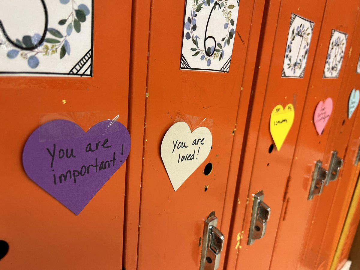 WhisconierMS's tweet photo. WMS 5/6th grade Student Council members spreading a little kindness during RAK week. https://t.co/USfr1FR1PO