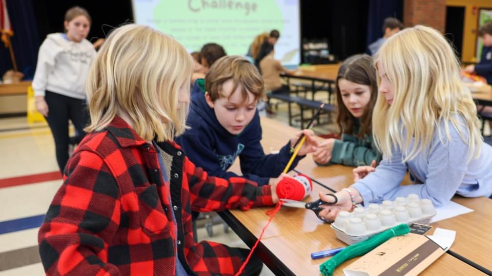 ShenanigansStem's tweet photo. @dacia92 @AustinElemDCSD @DCSDSTEM  Crossing America Live with Expeditions in Education https://t.co/b9xZuQuPTV