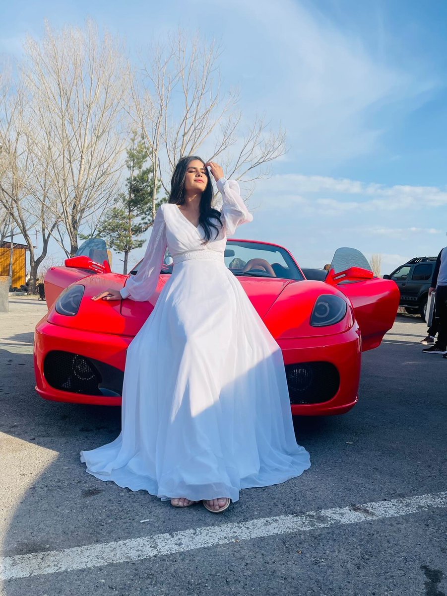 AhluwaliaRosy's tweet photo. Actress @agni__chaudhary wearing our long white dress embellished with laces for her new song Ike Duje by @marshallsehgal_official
The colour White reflects all other colors. It embraces innocence, peace,.
.
#rosyahluwalia #rosyahluwalialabel #fashiondesigner #officialdesigner https://t.co/Cb89fY5Uoc
