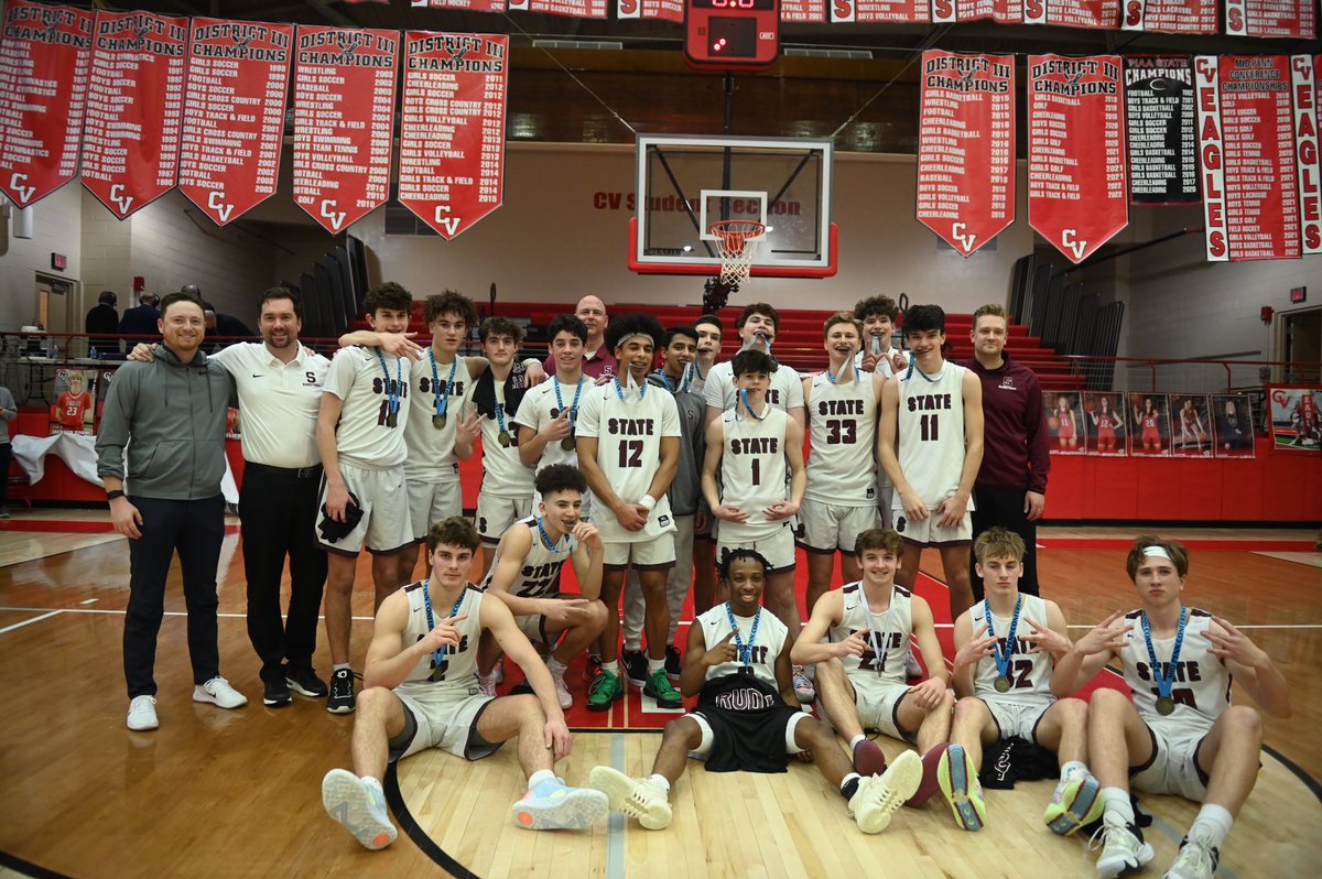 MID PENN CHAMPS!!!!!! State beats Trinity 66-40!! <a href="/BraedenShrews/">Braeden Shrewsberry</a> lead the team with 25, <a href="/_rperks13/">Ryan Perks</a> had 17, and @isaac_dye25 had 16!! District 6 Championship next Friday!!
#GoState