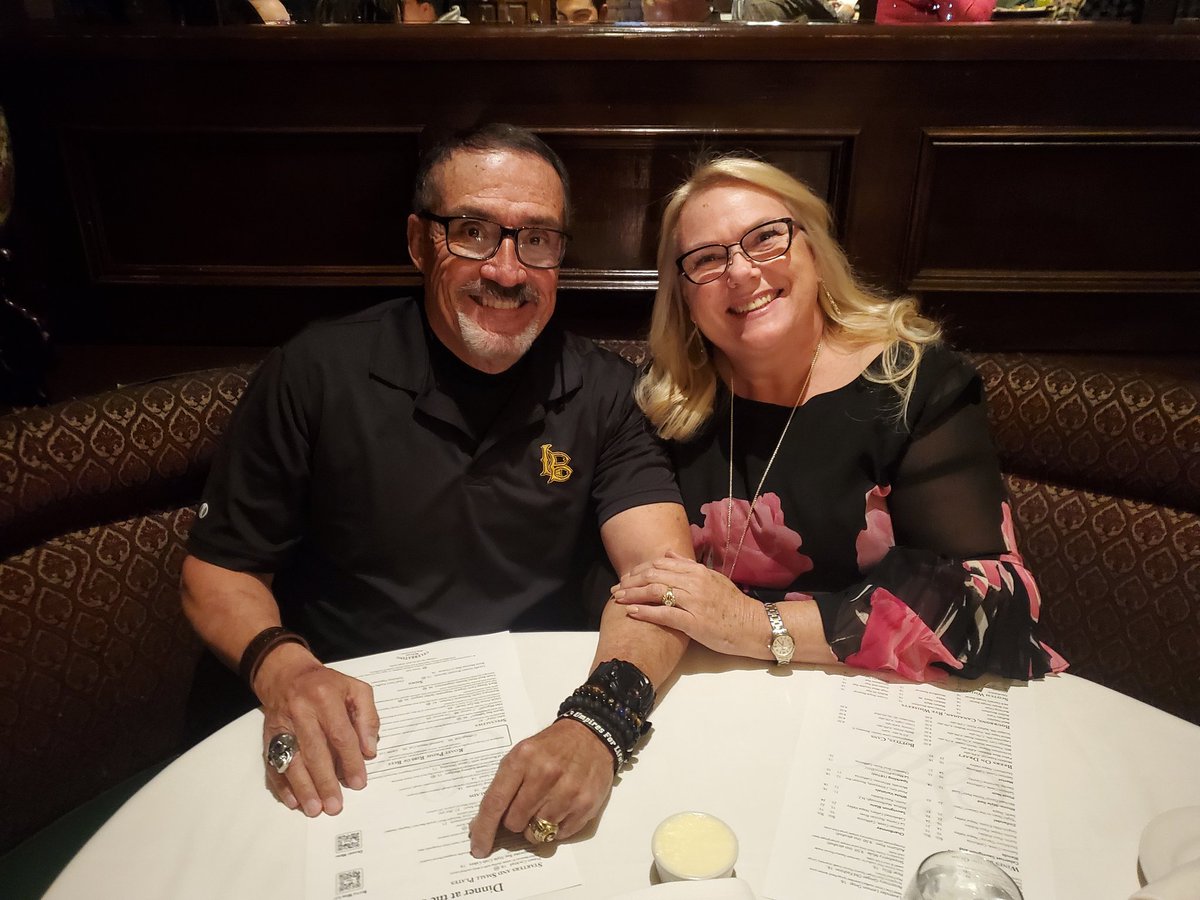 cowboyjoe_40's tweet photo. Celebrating my wife's birthday at the Summit House. They're known for their Prime Rib. My mouth is watering as I type...
#LivingtheDream #HappyBirthday #SummitHouse https://t.co/p6XLFTj0MA