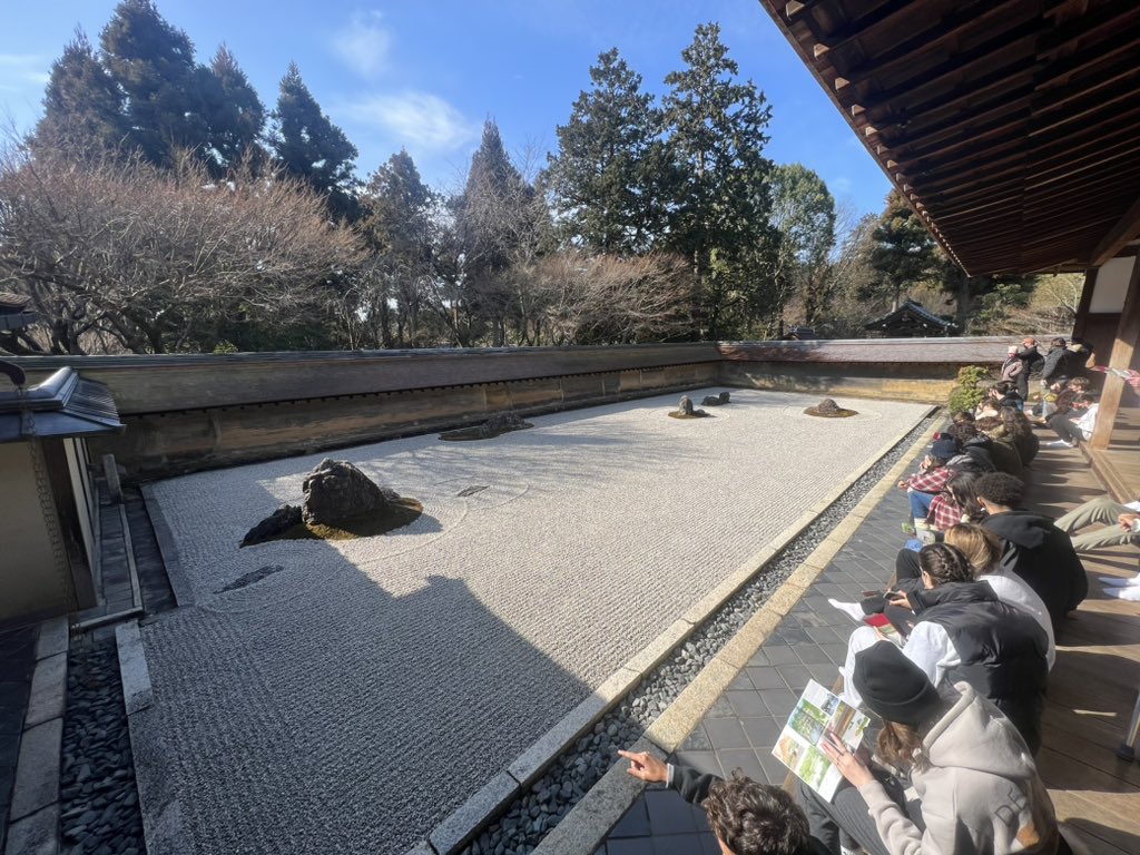 DEScreativearts's tweet photo. Shariden Kinkaku and Zen temple 
#DESCreativearts 
#DESCtrips 
#GrowAtDESC 
#DESCjapan https://t.co/9GLXehXSnu