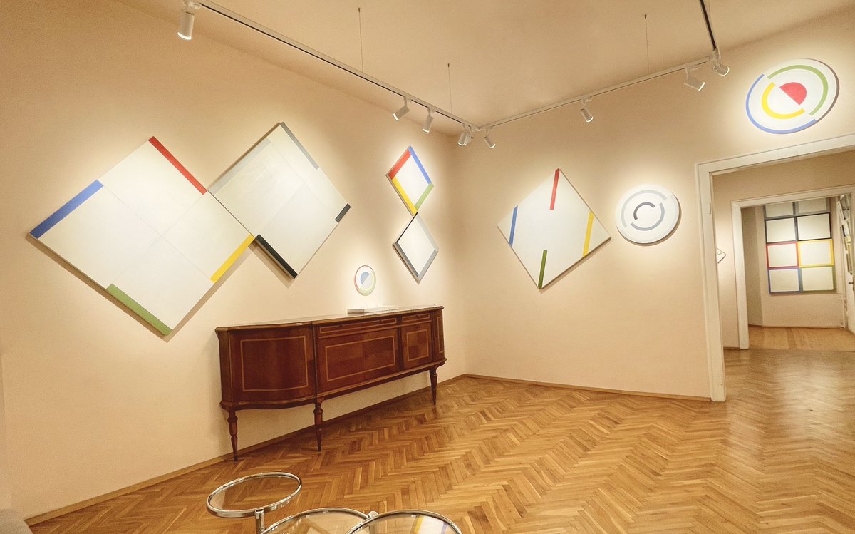nonsofia's tweet photo. views from our 'temporary exhibition' by artist georgi dimitrov (b. 1980) consisting of oil painting, pencil drawing and digital media work produced over the past 15 years.
#larypsed #bgnonart #geometricart #nonobjectiveart #constructiveart #concreteart
supported by #ncfbg https://t.co/lZXIfx11zf