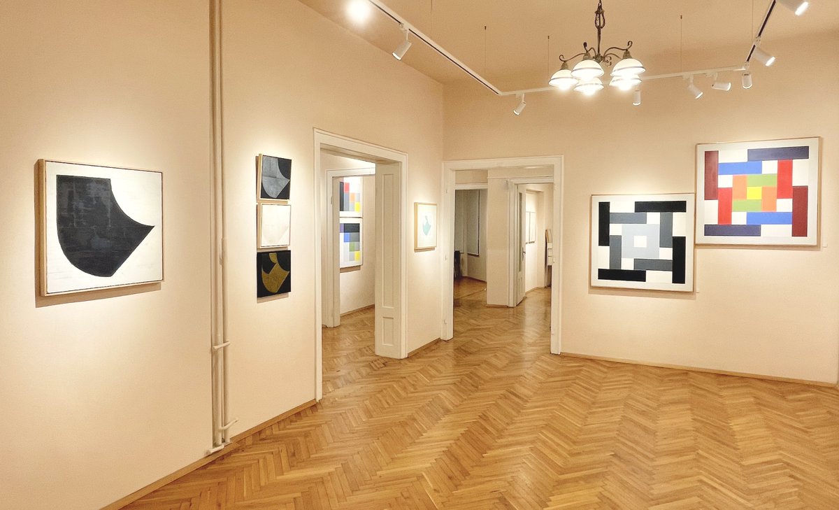 nonsofia's tweet photo. views from our 'temporary exhibition' by artist georgi dimitrov (b. 1980) consisting of oil painting, pencil drawing and digital media work produced over the past 15 years.
#larypsed #bgnonart #geometricart #nonobjectiveart #constructiveart #concreteart
supported by #ncfbg https://t.co/lZXIfx11zf