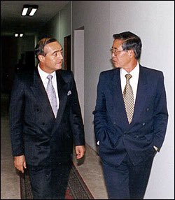 Beto Coral (@Betocoralg) on Twitter photo 2023-02-17 02:38:50 Hola @KeikoFujimori, el asesino de tu papá tenía como asesor presidencial al narcotraficante Vladimiro Montesinos, el mismo que le vendió armas a las FARC, armas con las que mataron a decenas de policías Colombianos. Lávate la boca y la conciencia antes de hablar. Hola @KeikoFujimori, el asesino de tu papá tenía como asesor presidencial al narcotraficante Vladimiro Montesinos, el mismo que le vendió armas a las FARC, armas con las que mataron a decenas de policías Colombianos. Lávate la boca y la conciencia antes de hablar.