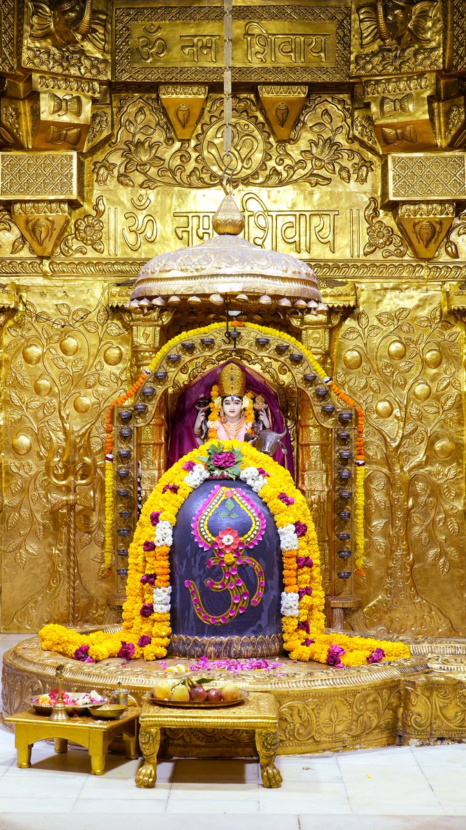 श्री सोमनाथ महादेव मंदिर,
प्रथम ज्योतिर्लिंग - गुजरात (सौराष्ट्र)
दिनांकः 17 फरवरी 2023, माघ कृष्ण द्वादशी  - शुक्रवार 
प्रातः शृंगार 

#Somnath_Temple_Live_Darshan
#Pratham_Jyotirling
