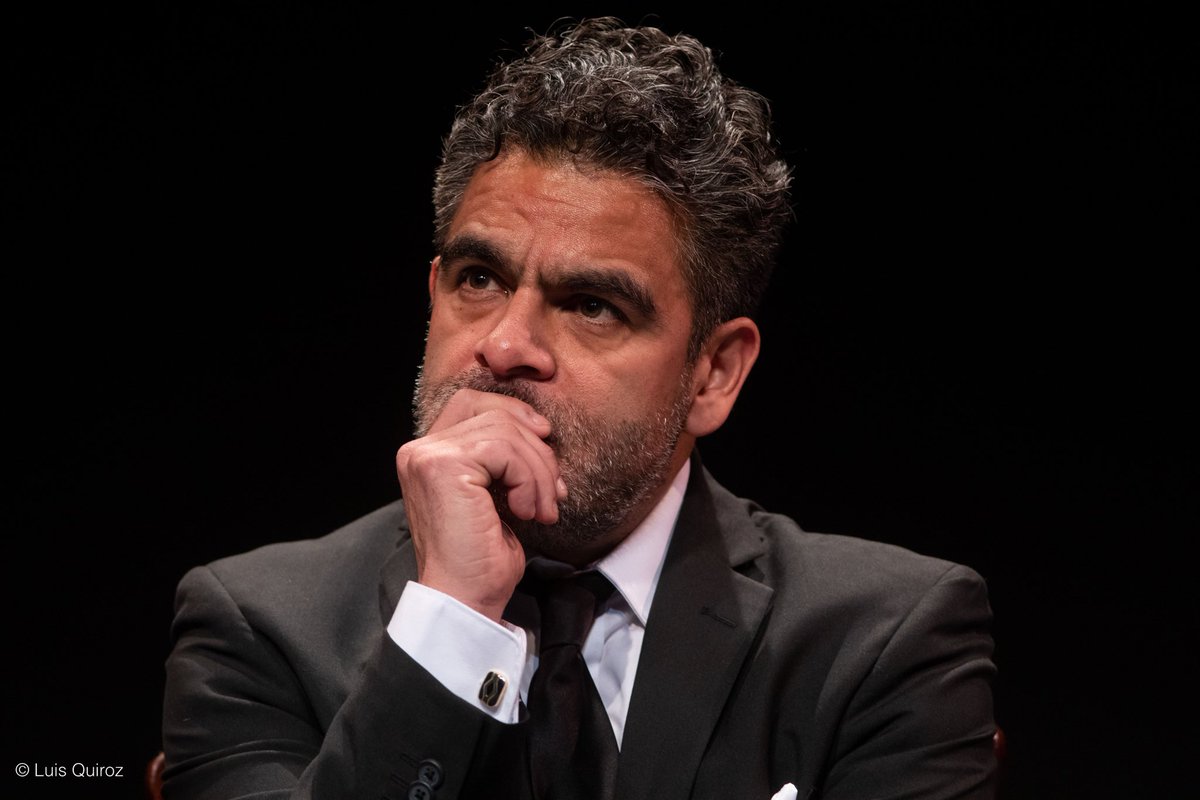 La divertida comedia El dolor debajo del sombrero, escrita y dirigida por el maestro Martín Zapata en el foro La Gruta del Centro Cultural Helénico acaba temporada pronto. Dejamos en taquilla un 2x1 a quien nos diga qué es la 4ta pared? Foto Luis Quiroz helenico.gob.mx/el-dolor-debaj…