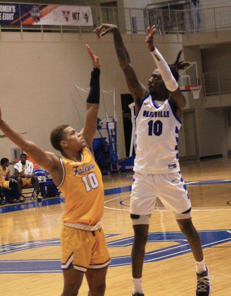 JamiElaine05's tweet photo. @Obajayy was contributing all over the floor in Glenville's tough loss to Notre Dame, 93-97. From 12 points to seven rebounds to four assists and a pair of steals, Jones was making things happen for the Pioneers! #GSUMBB https://t.co/rKYjZI0r3x