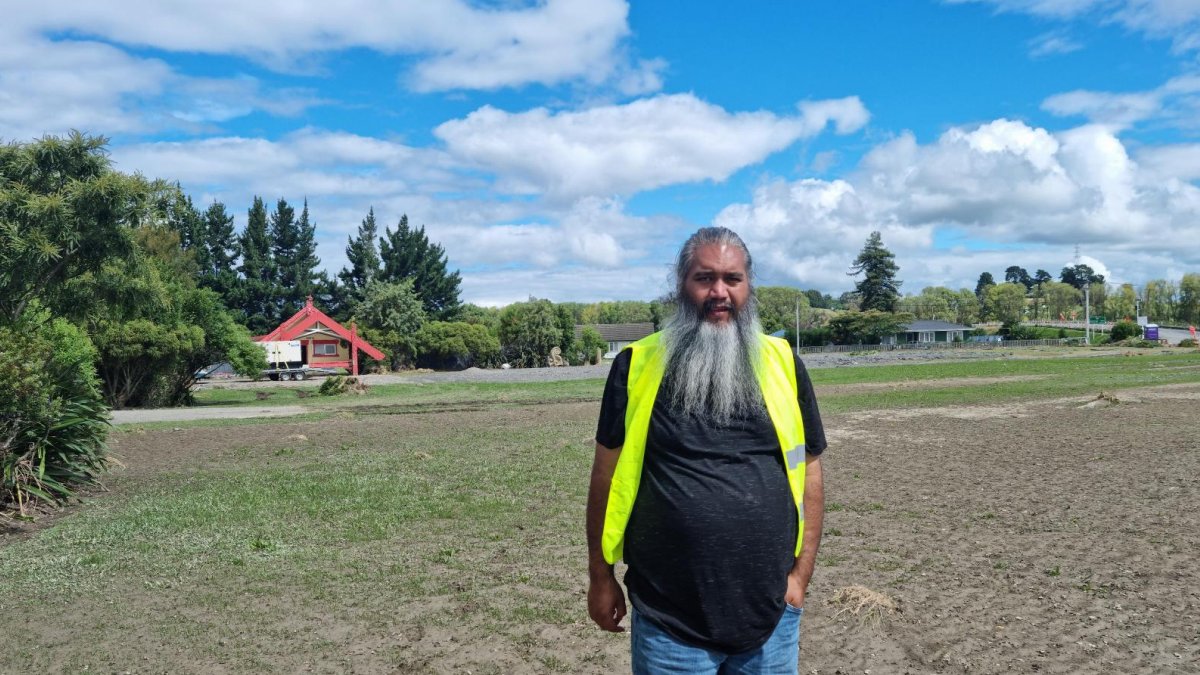 Ngāti Kahungunu says floodwaters have unearthed kōiwi at its urupa at Omahu.

Remains are being found across the community from the flood-ravaged burial grounds. Hapū leaders are waiting for advice on how to deal with the kōiwi.

📷 RNZ / Sally Murphy
🔗 rnz.co.nz/news/national/…