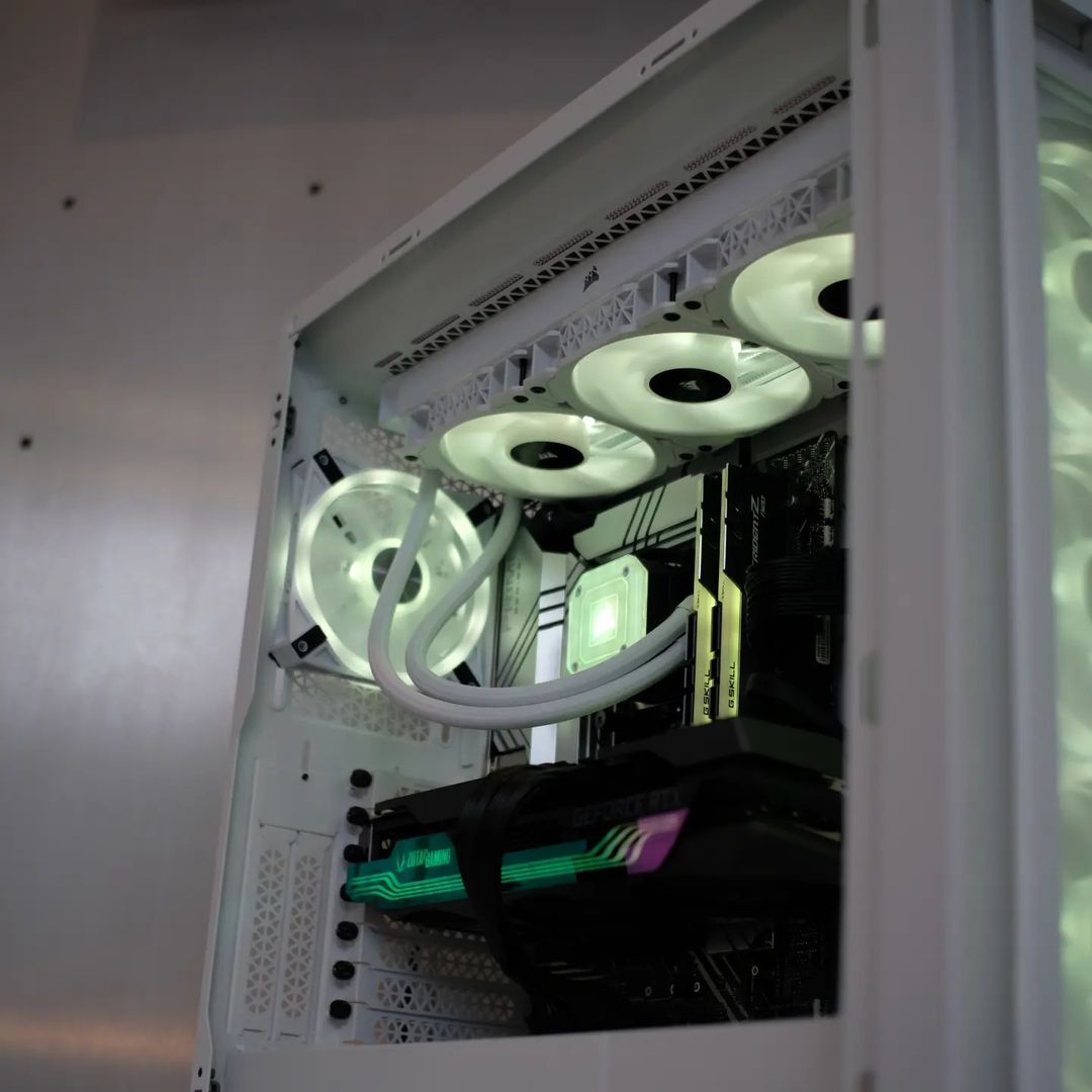 ZOTAC_JAPAN's tweet photo. シンプルだけどパワフルなPCが欲しいとき💚😌

IG: lb_build

#ZOTAC #自作PC #グラボ #ゲーミングPC #RTX30 #AMPHolo https://t.co/Ot6lXsPjiu