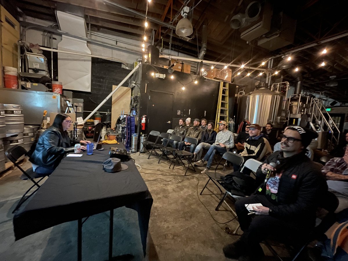 COMotionMeetup's tweet image. Packed house for the meetup!!!  We’re all learning about how to use @figma in a motion design workflow with @Zonaefly !