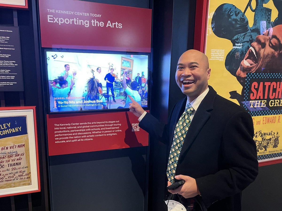 philespe's tweet photo. What a surprise to see me and my former students at @BunkerHill_ES performing with @YoYo_Ma and @JoshuaBellMusic at the @kencen’s new exhibition! Thank you @TurnaroundArts for your continued work to transform the lives of students around the country! https://t.co/2C0RZuZN9F