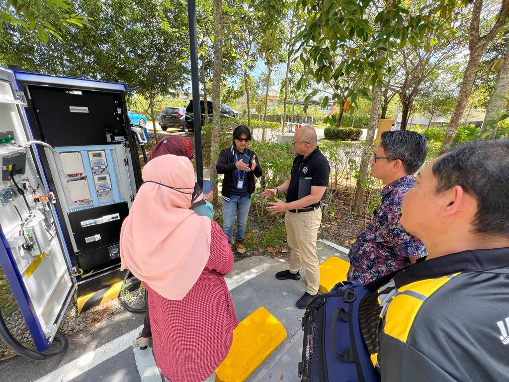 Bawa my team for a technical/study visit to the EV Charging Station @ Desaru <a href="/CREaTEJKR/">CREaTE</a> <a href="/JKRElektrik/">Cawangan Kejuruteraan Elektrik Ibu Pejabat</a>