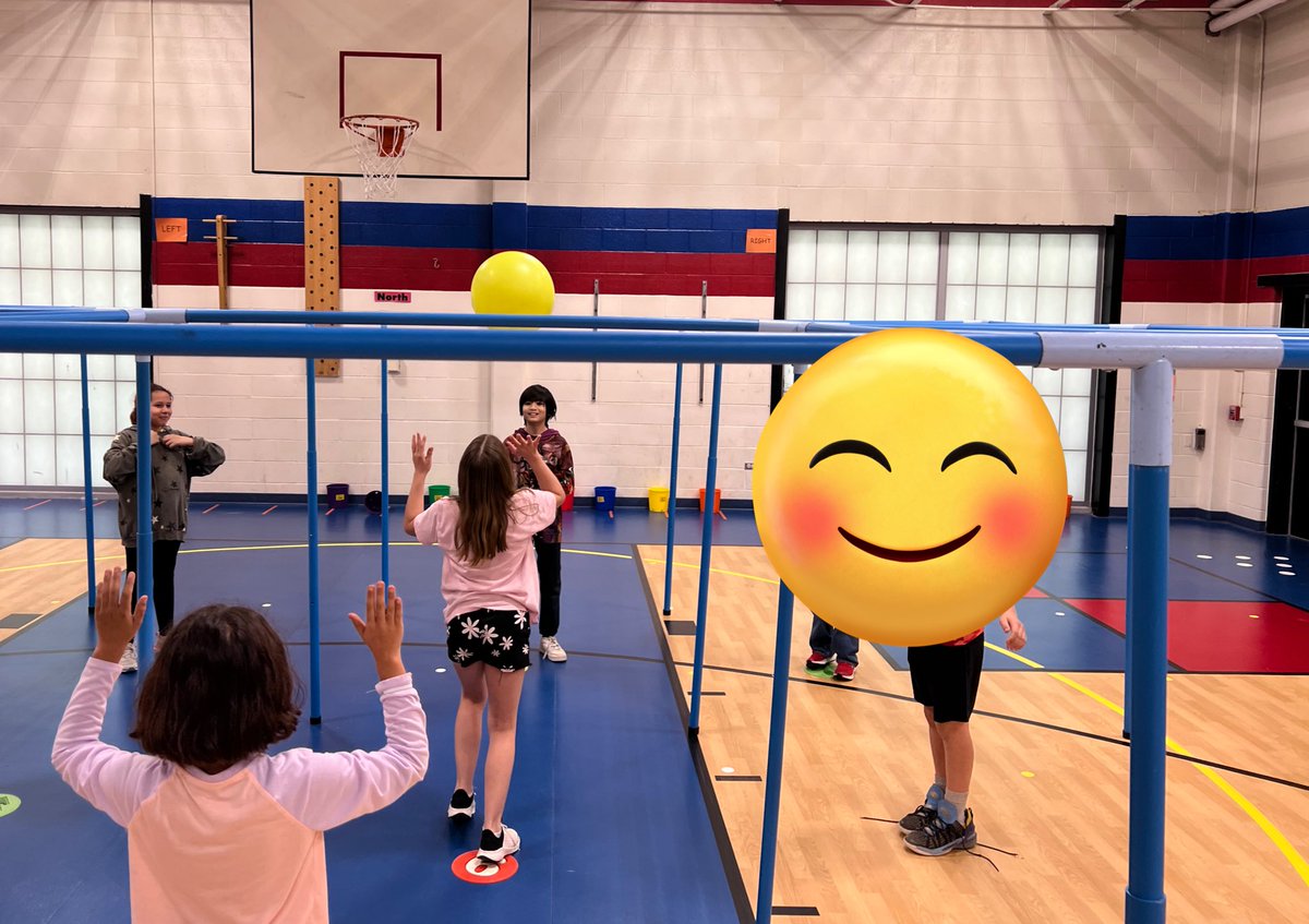 Jungsplace_Mary's tweet image. PE in ‘23!  So much fun with my Redland Oaks Raccoons! #pickleball #9square #2Words