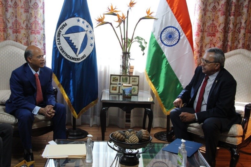 PARLACEN's tweet photo. Presidente @PARLACEN HD Amado Cerrud, conversó sobre Convenios de Cooperación por ser suscritos; con Excmo. Embajador de la India, Sr. Manoj Kumar Mohapatra, sobre Derechos Humanos y Cooperación Parlamentaria https://t.co/ZhytcOnFKU