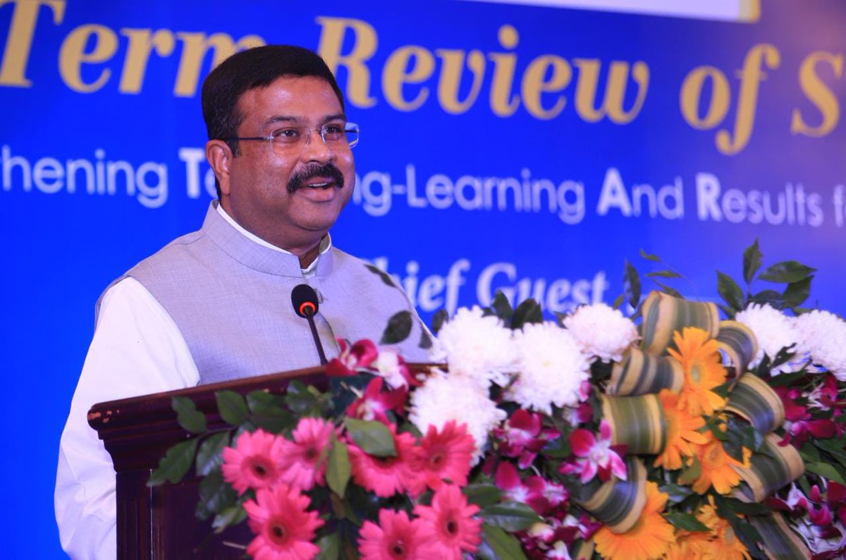 OdishaVts's tweet photo. ମାନ୍ୟବର ଶିକ୍ଷା ମନ୍ତ୍ରୀ ଶ୍ରୀ @dpradhanbjp ସାର୍ କହିଲେ ଭାରତୀୟ ଶିକ୍ଷା ନୀତିକୁ ସାରା ପୃଥିବୀ ଅନାଇ ରହିଛି । କିନ୍ତୁ ଆପଣଙ୍କୁ ଅନୁରୋଧ ଧନ୍ଦାମୂଳକ ଶିକ୍ଷା ନାମରେ ସରକାରୀ ବିଦ୍ୟାଳୟରେ ବେସରକାରୀ ଶିକ୍ଷକ ମାନଙ୍କୁ ନିୟମିତ କରିବା ପାଇଁ ଅନୁରୋଧ। 🙏🙏🙏
@OfficeDp @EduMinOfIndia @PMOIndia @narendramodi https://t.co/yFDsDlJGT1