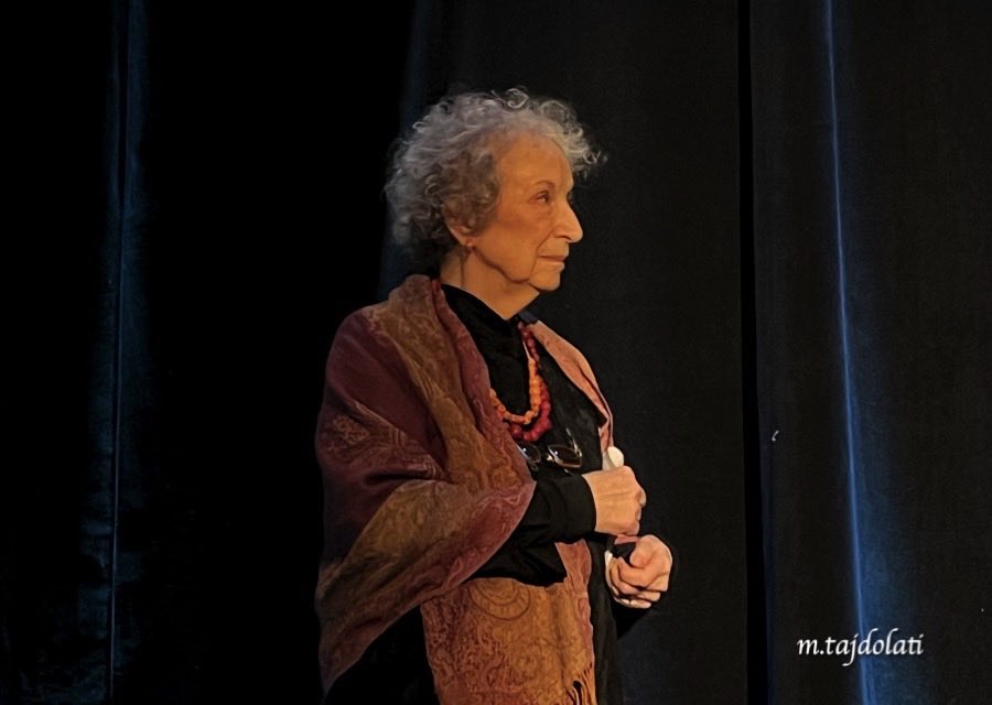 MTajdolati's tweet photo. سخنان مارگارت اتوود #therealmargaretatwood نویسنده، شاعر و منتقد ادبی سرشناس کانادایی در مراسم اهدای جوایز «شجاعت روزنامه‌نگاری» از طرف انجمن روزنامه‌نگاران کانادایی برای آزادی بیان، به #نیلوفر_حامدی و #الهه_محمدی و حمایت از جنبش #زن_زندکی_آزادی .
#CJFE 
https://t.co/riwa9QWjqJ https://t.co/ZqLCVUwt2X