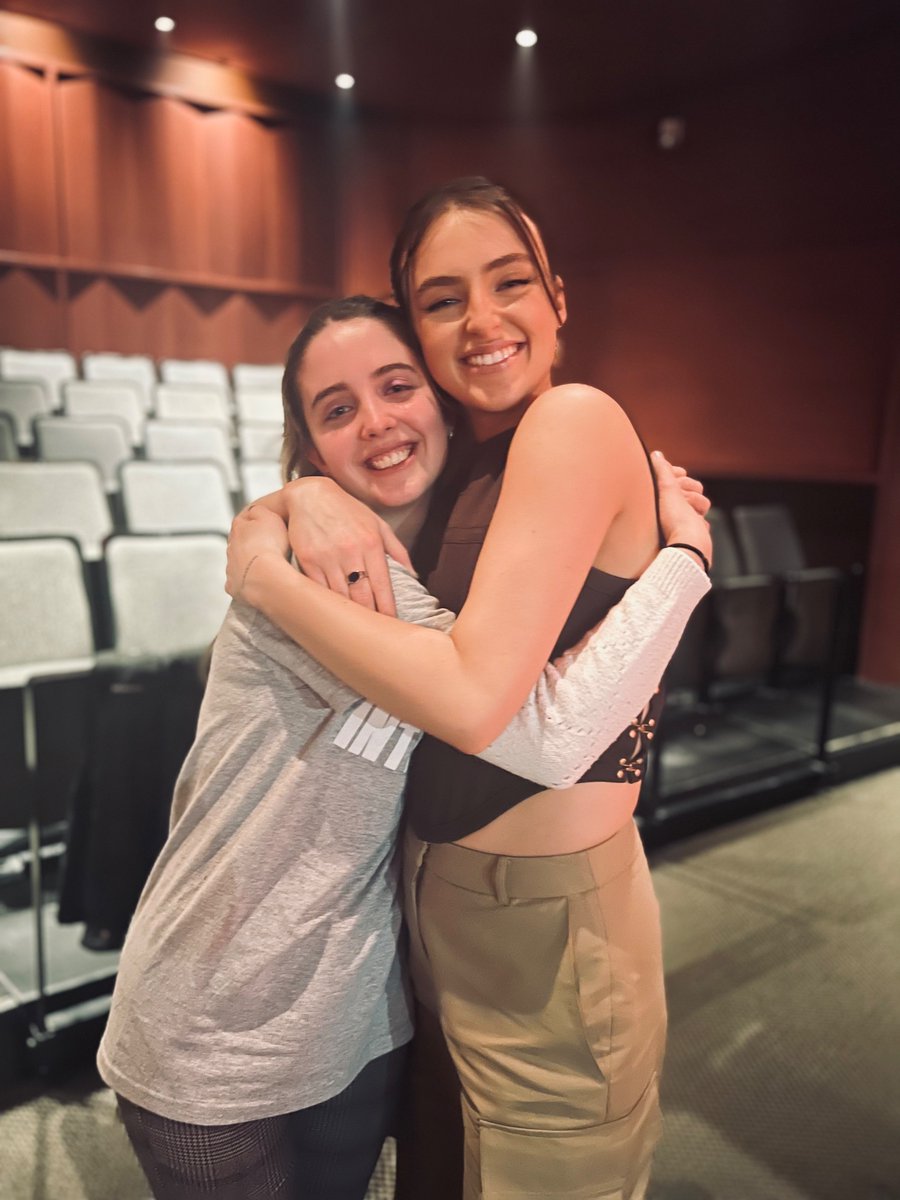 MaidreamerKass's tweet photo. Cette femme @aliciamoffet ❤️Celle qui me permet à travers sa musique de m’aider à traverser certaines épreuves!L’a suivre dans sa tournée est la chose qui me fait le + de bien,et je ne me tannerai jamais,même après 4 shows d’affilés
Je t’aime fort! https://t.co/ap3NqWsFa5