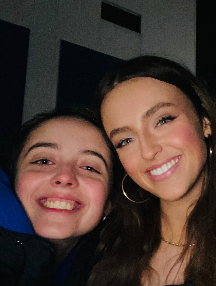 MaidreamerKass's tweet photo. Cette femme @aliciamoffet ❤️Celle qui me permet à travers sa musique de m’aider à traverser certaines épreuves!L’a suivre dans sa tournée est la chose qui me fait le + de bien,et je ne me tannerai jamais,même après 4 shows d’affilés
Je t’aime fort! https://t.co/ap3NqWsFa5