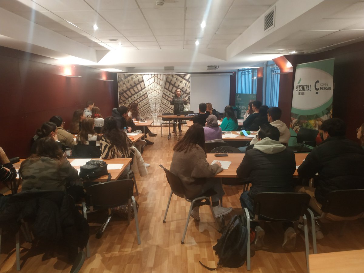 confecomercUPV's tweet photo. Estudiantes de máster: @mueamaupv y #MUSGCA @UPV visitan el @MCentralVlc para trabajar un proyecto de mejora de la sociedad aplicando los #ODS #Mercados #Alimentación  #AprenderHaciendo dentro de actividades @catconfecomUPV @ConfecomercCV @confemercats @MCentralVlc @grecarval_ https://t.co/wbJwpBppeK