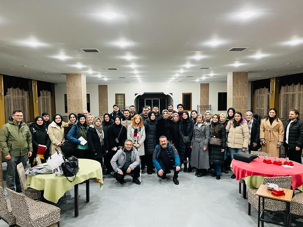 Erzurum_Mem's tweet photo. 39 Rehberlik ve Psikolojik Danışman Öğretmenimizden oluşan Erzurum İl Millî Eğitim Müdürlüğü Psikososyal Destek Ekibi depremden etkilenen vatandaşlarımıza ve yavrularımıza  destek vermek için Malatya’ya doğru yola çıktı.

❤️‍🩹Yaralarımızı birlikte sarıyoruz.
@tcmeb @skaygusuz https://t.co/csTAmmxK5i