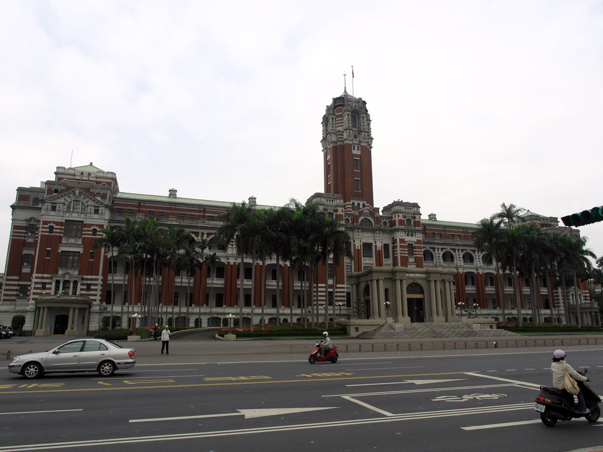 daisuke_mouka's tweet photo. 旧台湾総督府。現中華民国総統府。
日本の技術者や警察官が真面目に発展に尽くしたこと、否定はできませんが現状の友好関係は明らかに「棚からぼた餅」
この僥倖は、互いに大事に守り育てていきたいもの。
2013年冬
#台湾 #総統府 #epl5 https://t.co/iWIYkDu5RR