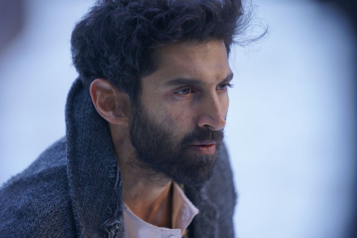 taran_adarsh's tweet photo. #AdityaRoyKapur cements his position as a bankable actor, who can don different avatars… From #Aashiqui2 to #Malang, #Ludo and now, #TheNightManager, portraying a layered and complex part to perfection. https://t.co/50yyDxs468
