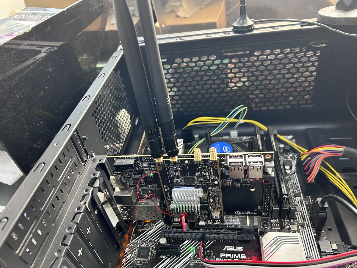 BlackPigoen's tweet image. The first PCIe based AntSDR prototype. Working with AntSDR E200 to create a srsRAN link.✊