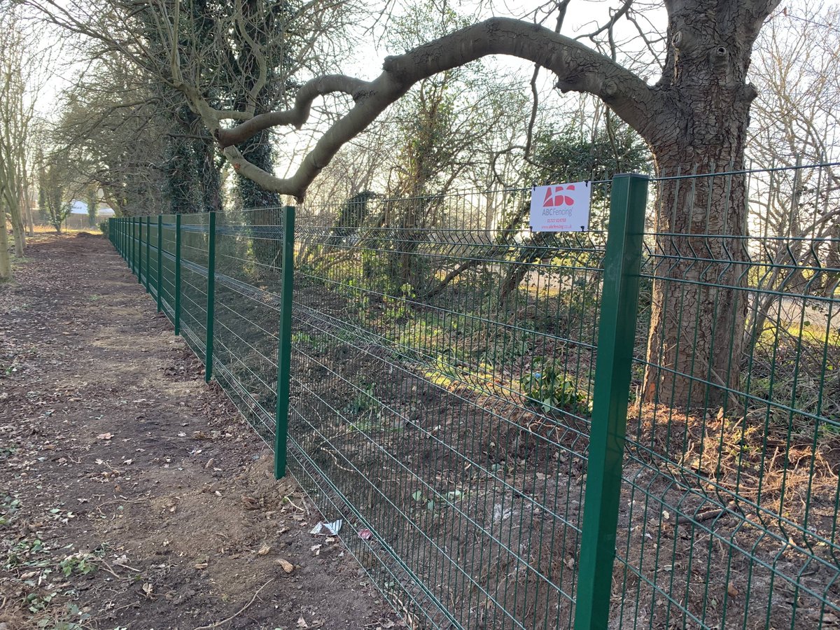 ABCFencingLtd's tweet image. Check out our most recent project update on our website now! 😆

#securityfencing #schoolfencing #vmesh #projectupdate #fencingcontractor

abcfencing.co.uk/projects/high-…