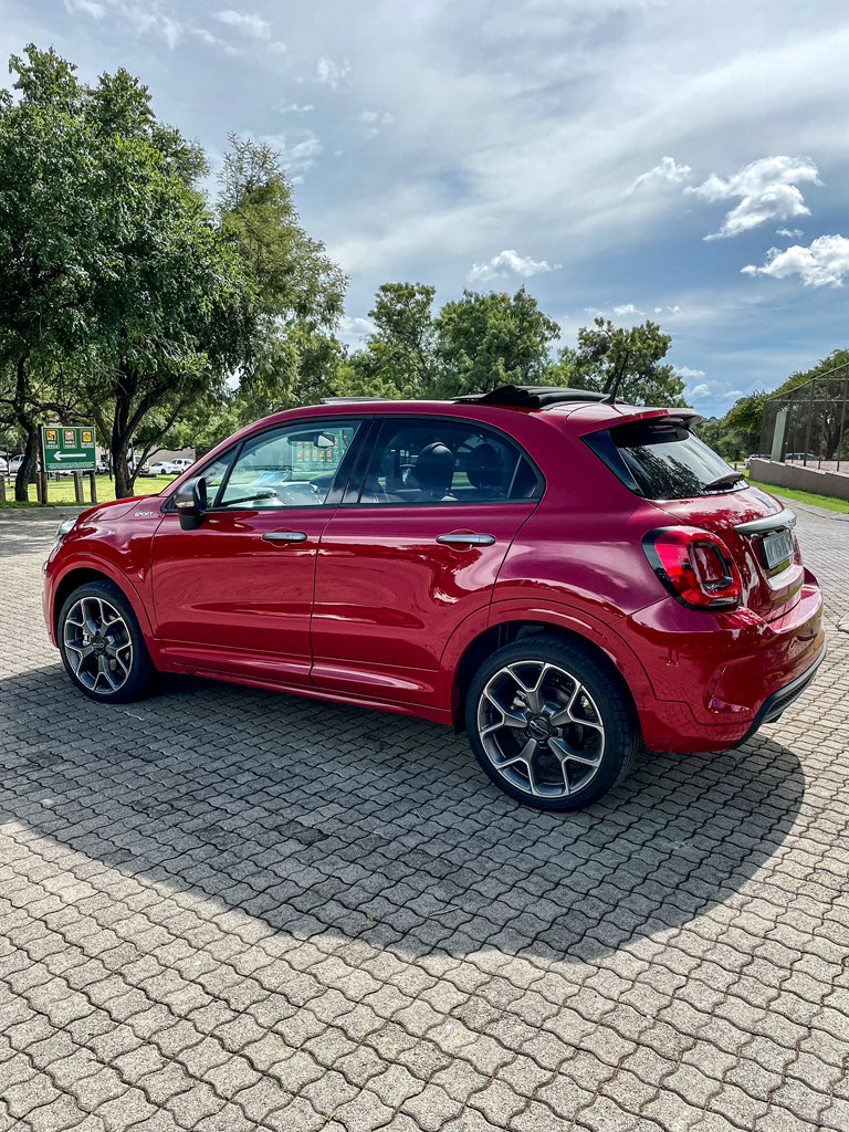 IamKumbi's tweet photo. The interior includes dual zone automatic climate controls, a 7” Touchscreen, massage seat for the driver in the Sport, 6- speaker audio system, and 6 airbags. The Sport EST has a black soft top which can be opened or closed up to speeds of 100kmh. #Fiat500X #FiatSA #funescape https://t.co/xSjIPQ5RWH