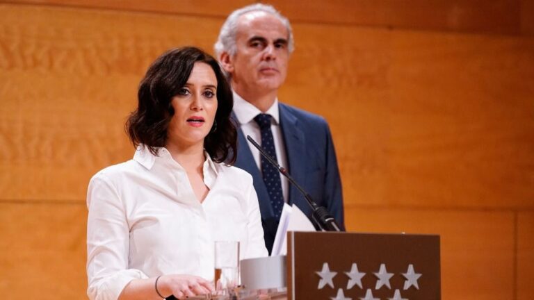 CasviFactory's tweet photo. ¡ESTO ES FASCISMO!

Ayuso prohíbe recoger firmas o colgar carteles en defensa de la sanidad pública, en los centros de salud

-El Gobierno de Ayuso se lanza contra la recogida de firmas en centros de salud, impulsada por sindicatos y asociación en defensa de la Atención Primaria https://t.co/j5QKwgpzaa