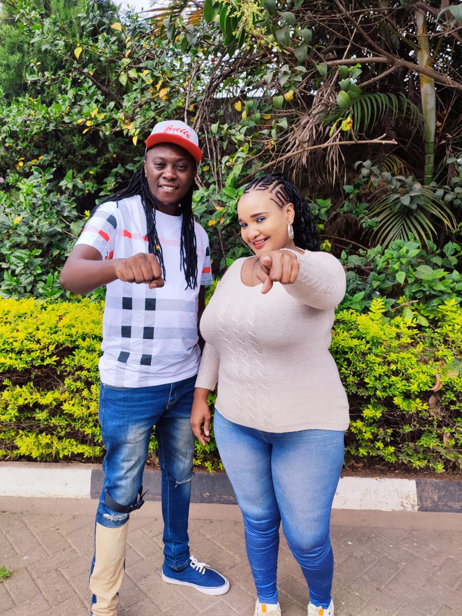 #Vybeayard  wozza  ndio io nganya ina sepa asapa <a href="/VybezRadioKE/">Vybez Radio</a> tuko na <a href="/deejaypatiz/">DEEJAY PATIZ</a> kasongee!