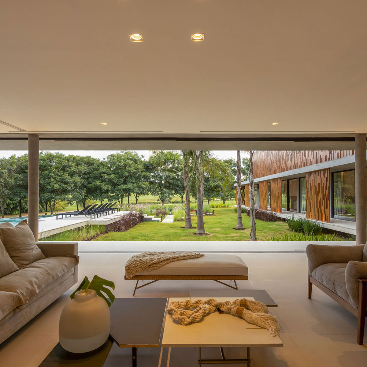 archidiamonds's tweet photo. RC House in Sao Paulo, Brazil by Architects+Co: https://t.co/tiJYY8O4PC https://t.co/mwrYUAOlTi