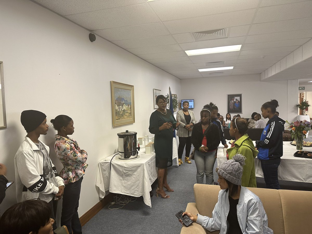 ricardomackenzi's tweet photo. Today hosting youth from Mitchells Plain in @WCProvParl for #WCSOPAReply
It’s important that youth get a first hand experience in how Parliament works, how decisions and law are made that will have a impact on their lives. https://t.co/laNZ2PxOPk