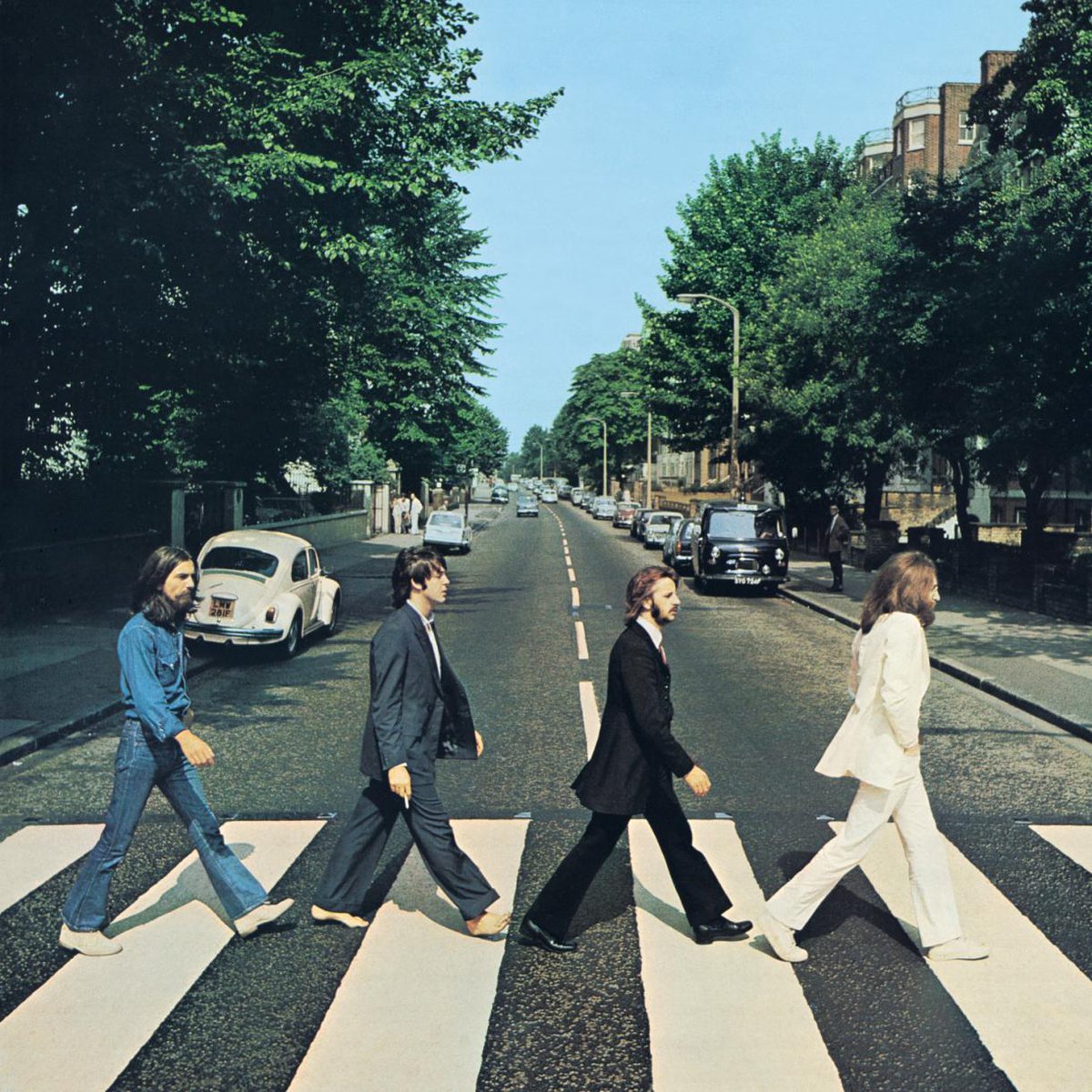L_Philippot's tweet photo. Abbey Road in Les Andelys... by night https://t.co/S0PR2Tp3lf