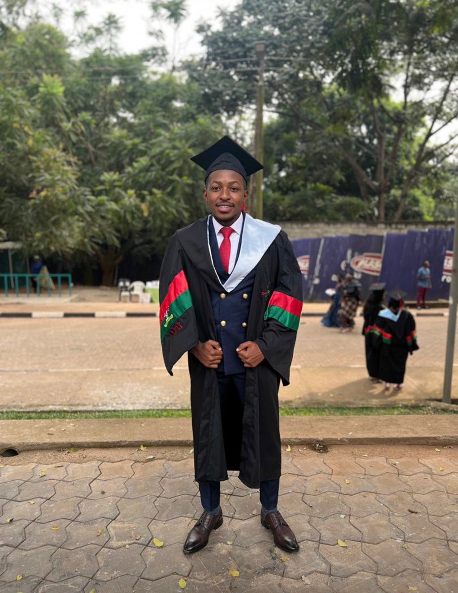 Galacticos_15's tweet photo. 👨🏾‍🎓Congratulations to our Galacticos @marvin_tugume @edgarndagiwenay and Coach @aine_amr on your achievements and here's to your next adventure! 🎉🎉

#ByAllMeans https://t.co/WGF1MlRHne