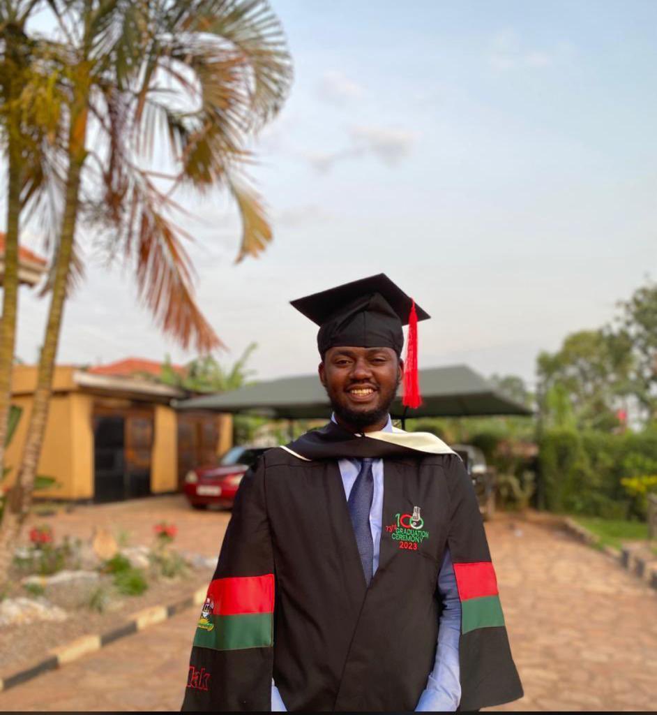 Galacticos_15's tweet photo. 👨🏾‍🎓Congratulations to our Galacticos @marvin_tugume @edgarndagiwenay and Coach @aine_amr on your achievements and here's to your next adventure! 🎉🎉

#ByAllMeans https://t.co/WGF1MlRHne