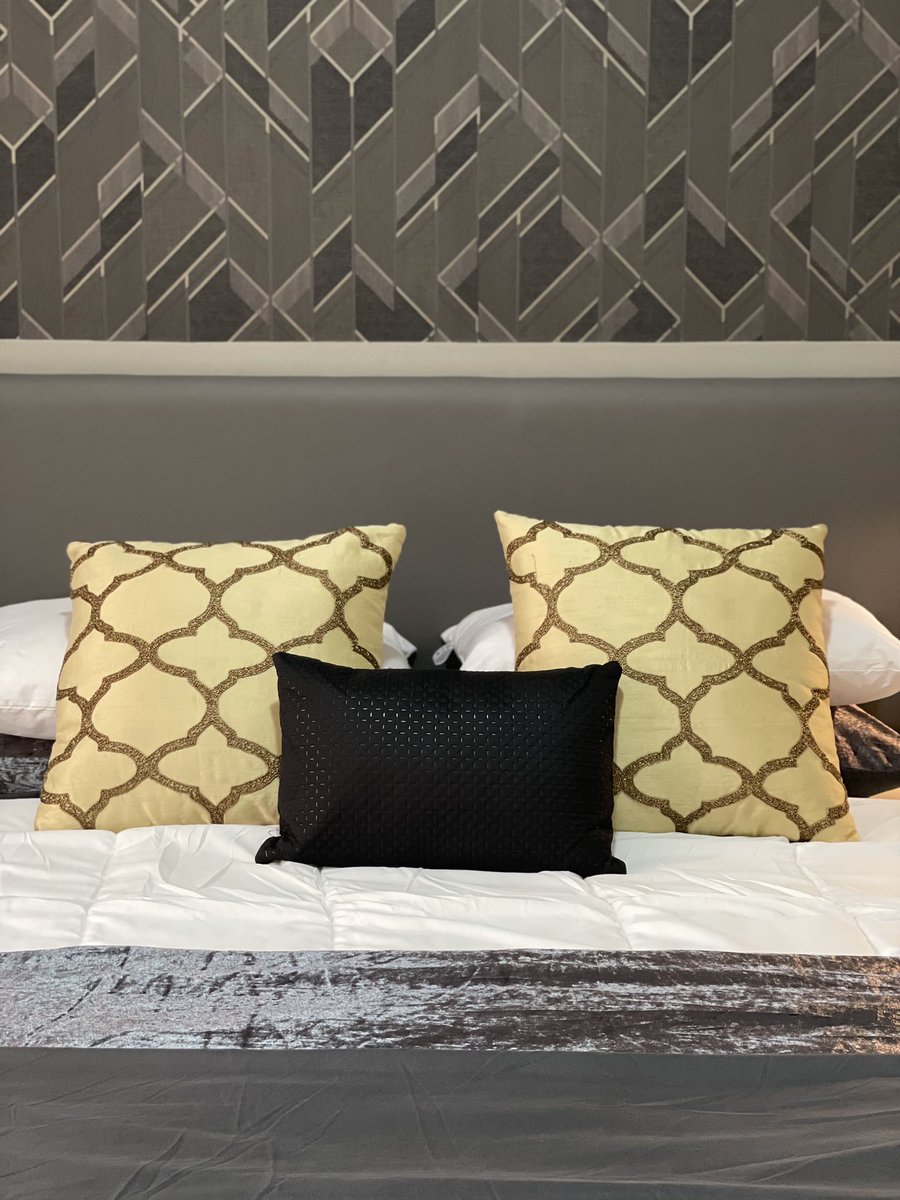 DesignPeople_'s tweet photo. For the love of pillows😻…

#interiordecor https://t.co/BV6l51WkxL